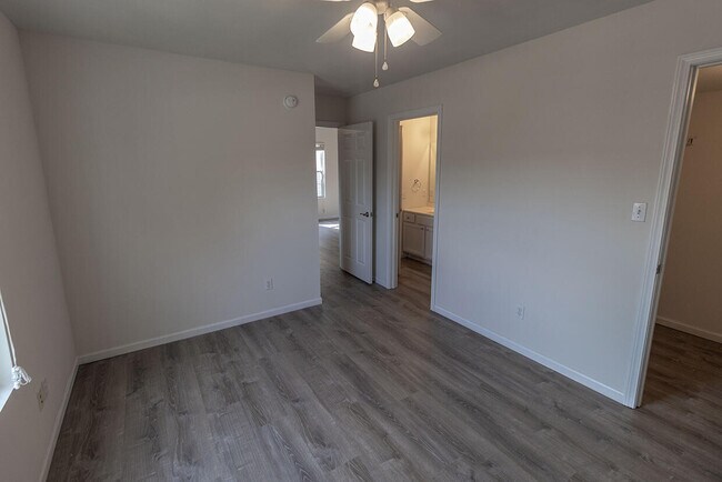 Building Photo - 3310 E St Charles Rd