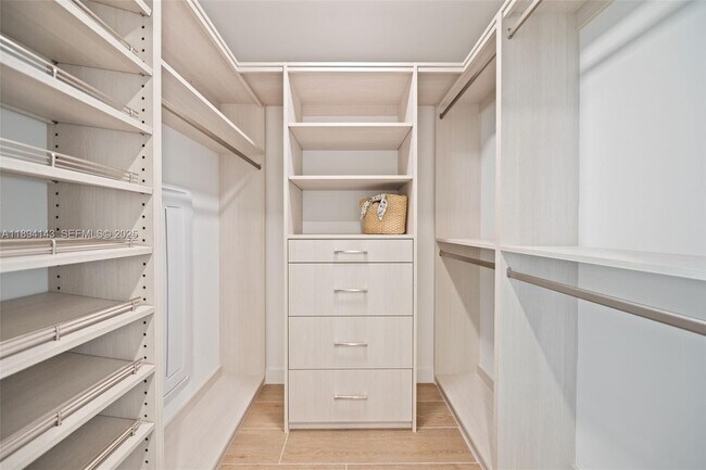 Building Photo - 900 N Ocean Blvd