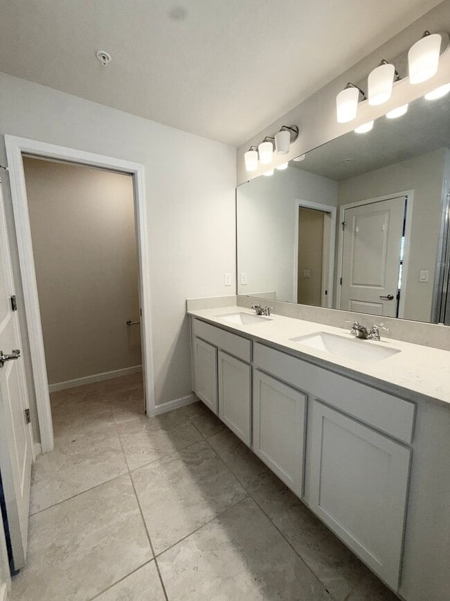 Building Photo - Grayson Square