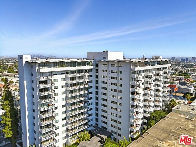 Building Photo - 1155 N La Cienega Blvd