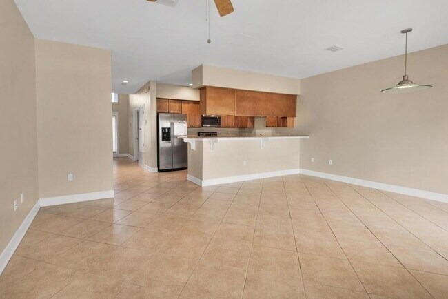 Building Photo - "Spacious 2-Bed Townhouse in Prime Fort Walton Beach Location"