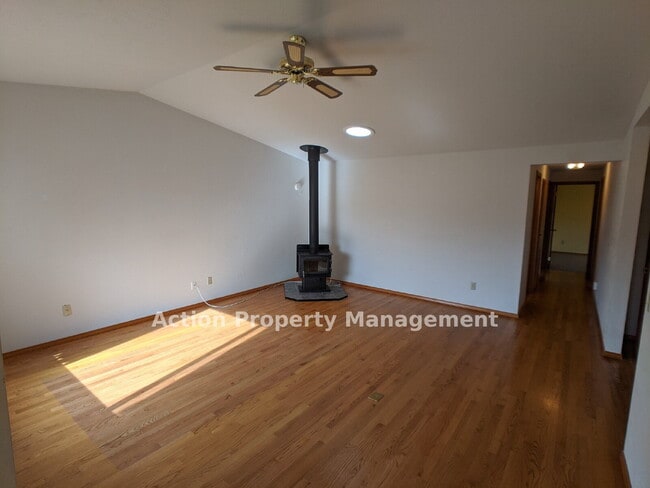 Building Photo - 2 bed + 1 office, 2 bathrooms, in Sequim