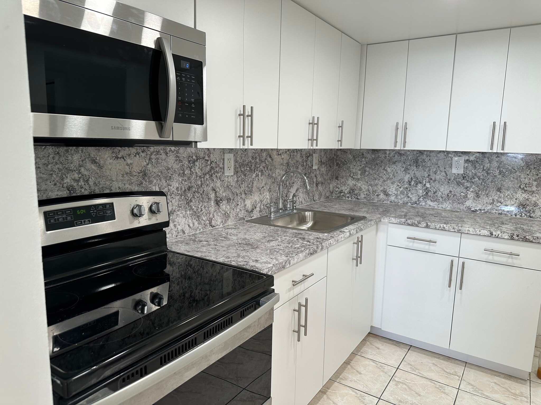 Building Photo - 4675 W 18th Ct