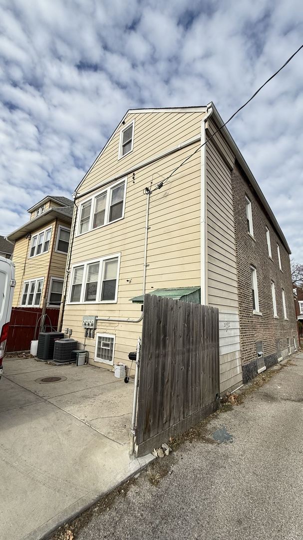 Building Photo - 3115 W 41st Pl