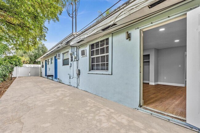 Building Photo - 163 NW 40th St
