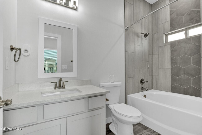 Building Photo - 13405 Emerald Glass Dr