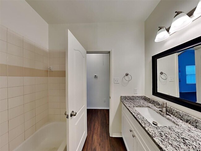 Building Photo - 7702 Summer Dale Dr