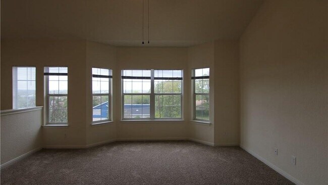 Building Photo - 1270 Hillcrest Dr