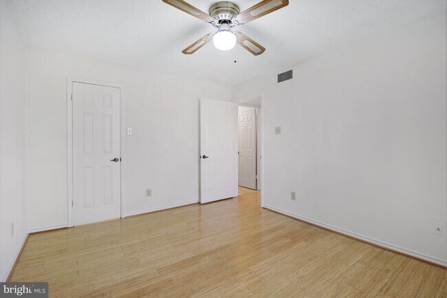 Building Photo - 1535 Lincoln Way