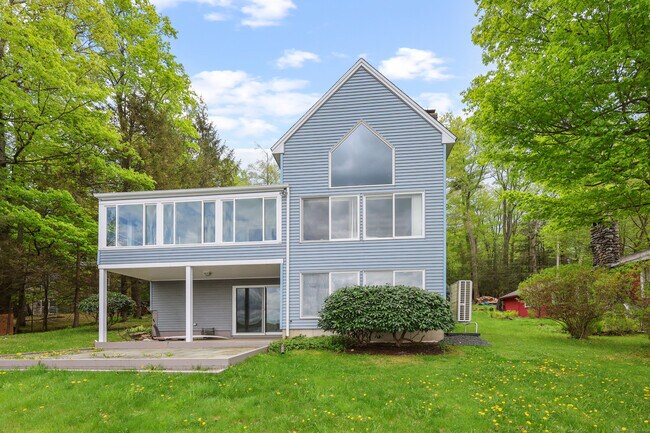 Primary Photo - 646 West Hill Rd