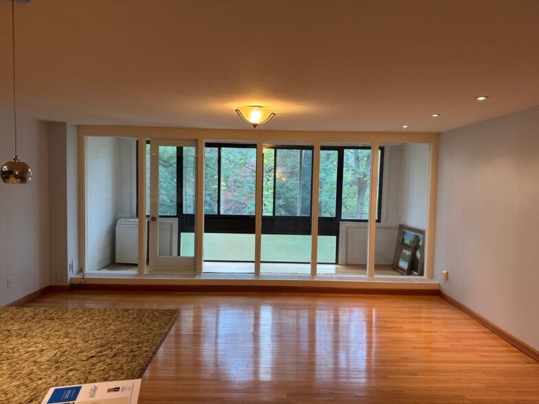 Building Photo - 8 Juniper St