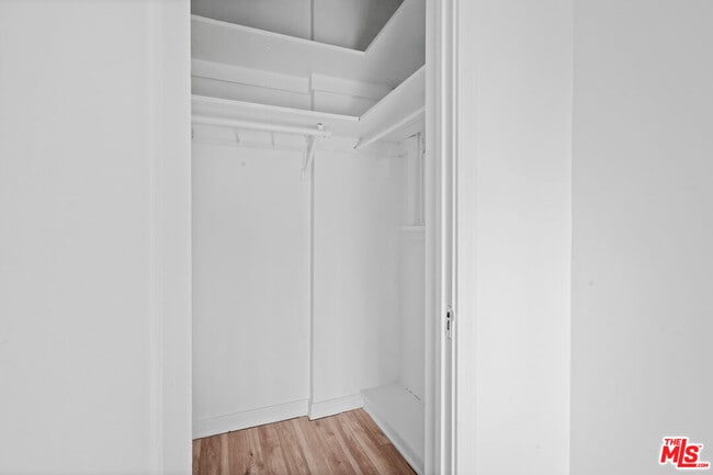 Building Photo - 1091 S Mansfield Ave