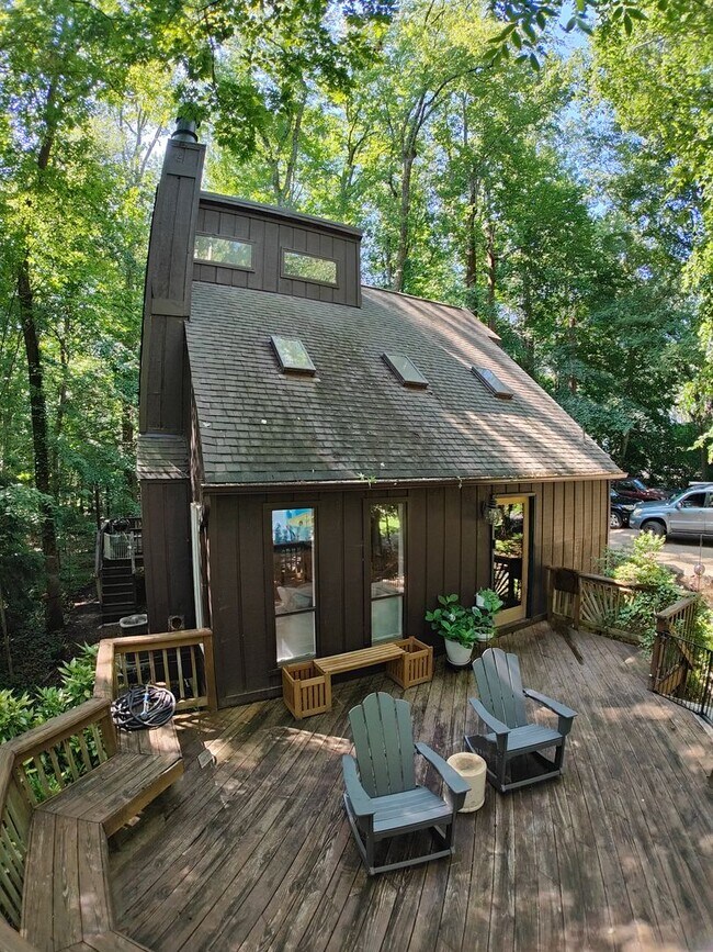 Building Photo - Updated Two bedroom Contemporary with huge...