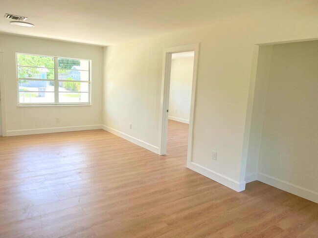 Building Photo - 4787 Tortuga Dr