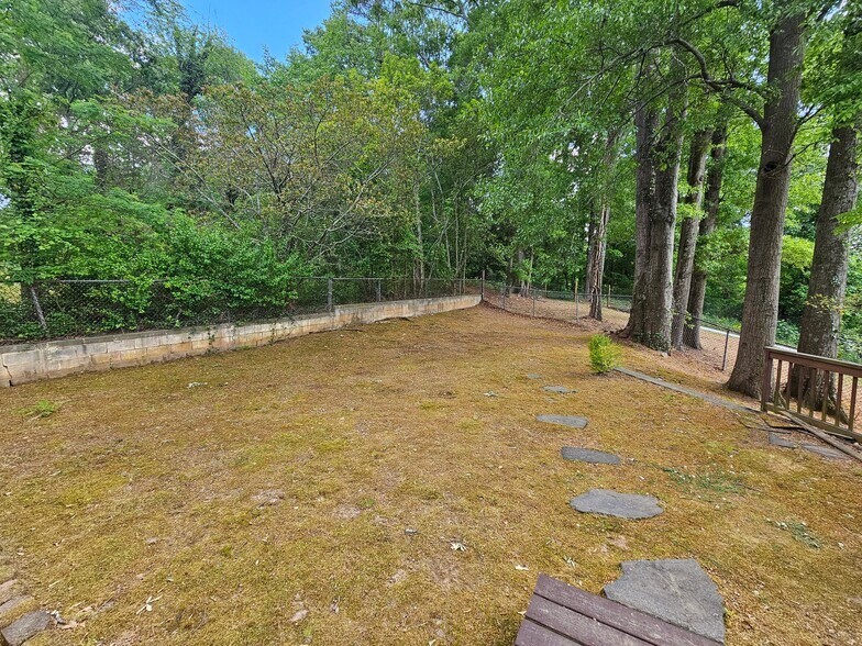 Building Photo - 276 Frasier St SE