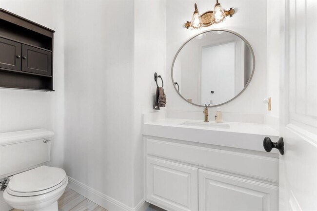 Building Photo - 2633 Collingwood Dr