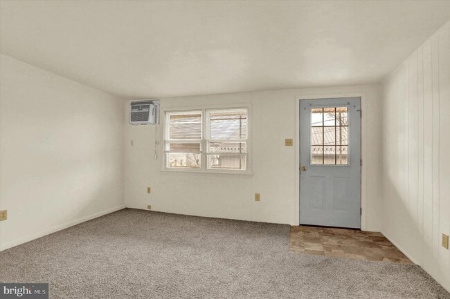 Building Photo - 105 W Main St