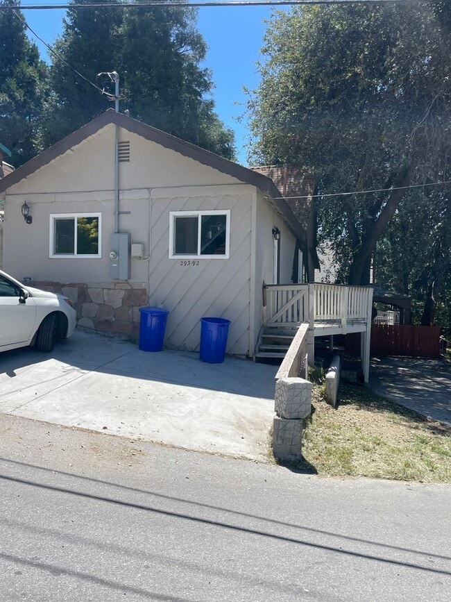 Building Photo - Minutes from Lake Arrowhead!