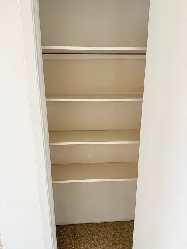 Building Photo - 2027/2029 Tennyson