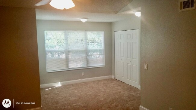 Building Photo - Spacious third floor unit located in the gated community of Venetian place