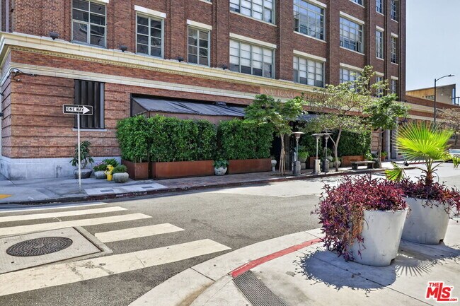Building Photo - 1850 Industrial St