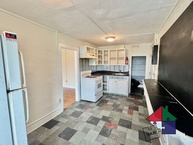 Building Photo - Amazing Two Bedroom in Burlington - $500 OFF FIRST MONTHS RENT WHEN YOU SIGN A LEASE BY 9/15!