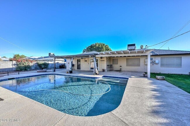 Building Photo - 6816 E Coronado Rd