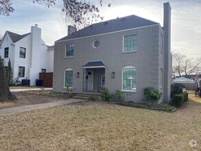 Building Photo - Walking Distance to TCU