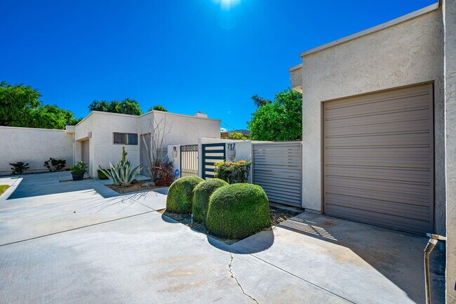 Building Photo - 717 Inverness Dr