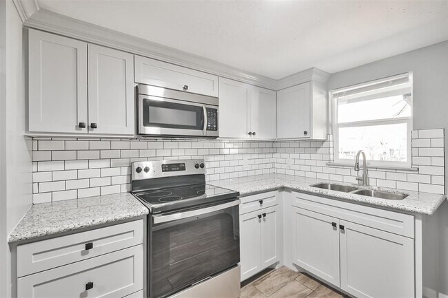 Building Photo - 822 Finesse Dr