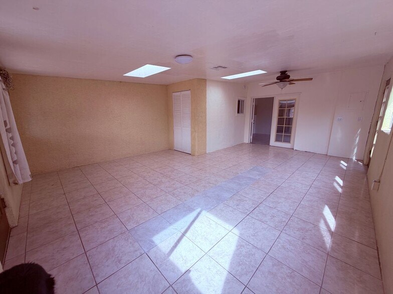 Building Photo - 1235 W Ontario St