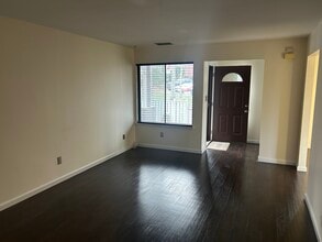 Building Photo - 57 Birchwood Rd