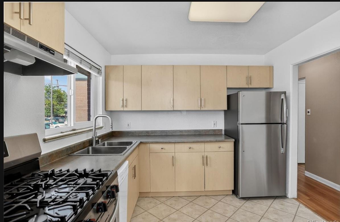 Building Photo - 2527 S University Blvd