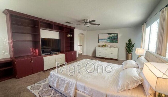 Building Photo - 3140 Crestline Dr