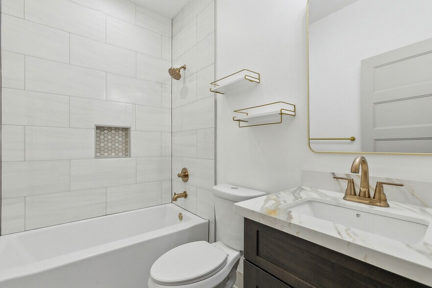 Building Photo - 3923 Clematis St