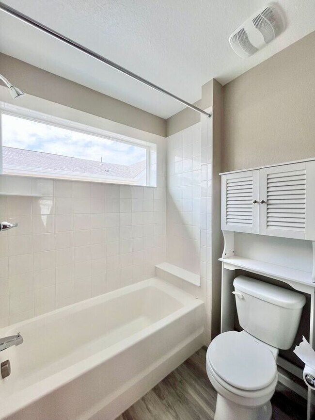 Building Photo - Charming Two-Story Home for Rent in the De...