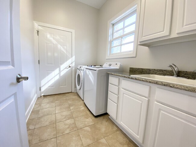 Building Photo - Four Bedroom Townhouse w/ Garage in Seagrass Station!