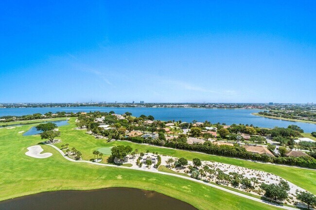 Building Photo - 1900 Consulate Pl