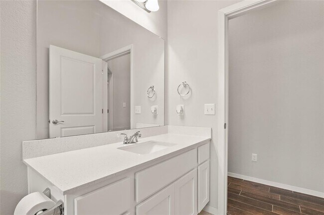Building Photo - 120 Riverhill Dr