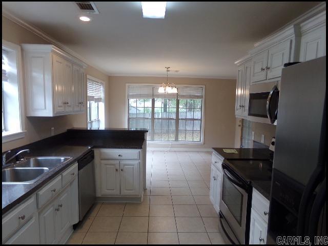 Building Photo - 303 Hidden Meadows Dr