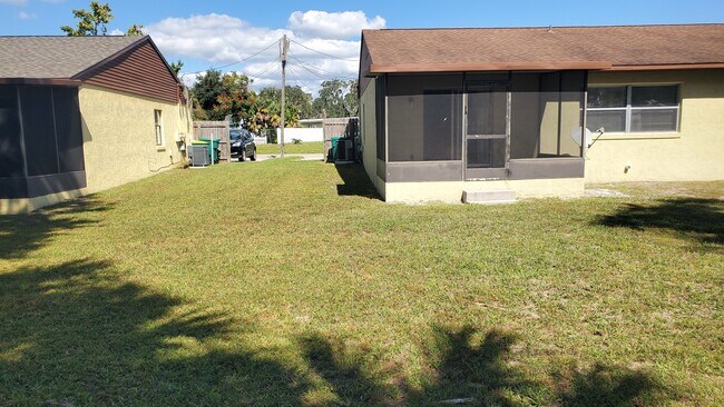 Building Photo - 1711 Lakewood Ave