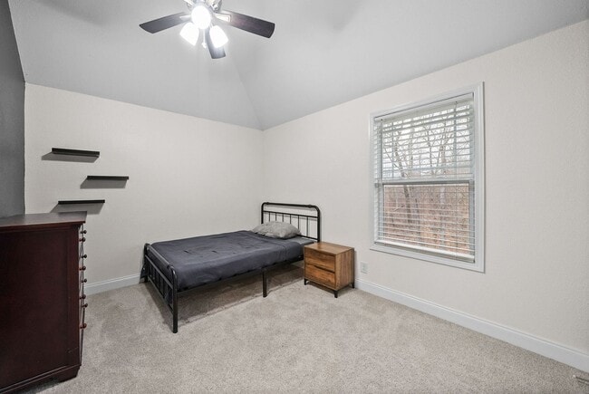 Building Photo - 1004 Black Oak Cir