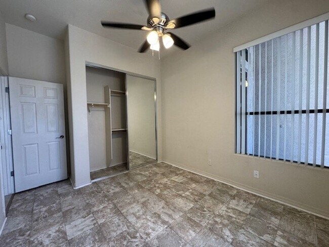 Building Photo - 3 Bedroom Exec Home Bullhead Parkway close...
