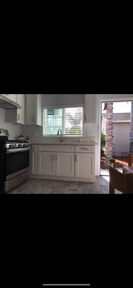 Building Photo - 438 Sycamore Ave