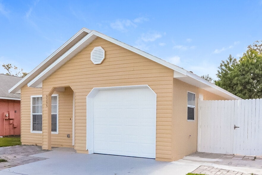 Building Photo - 9599 Lupine Ave