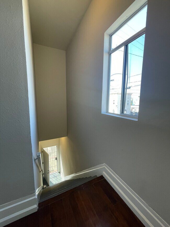 Building Photo - 1534 Center St