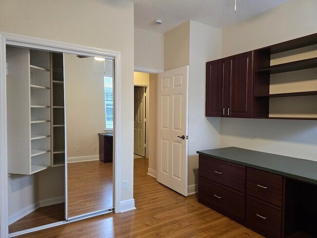 Building Photo - 1463 SE Tidewater Pl
