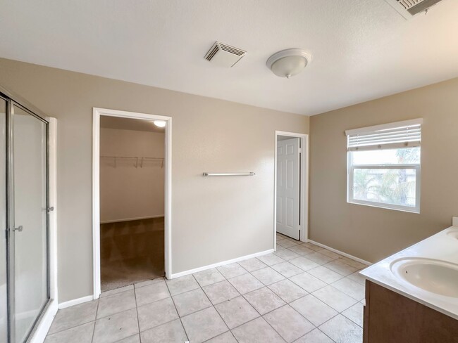 Building Photo - Large 4 bedroom + LOFT Home in Murrieta Fo...