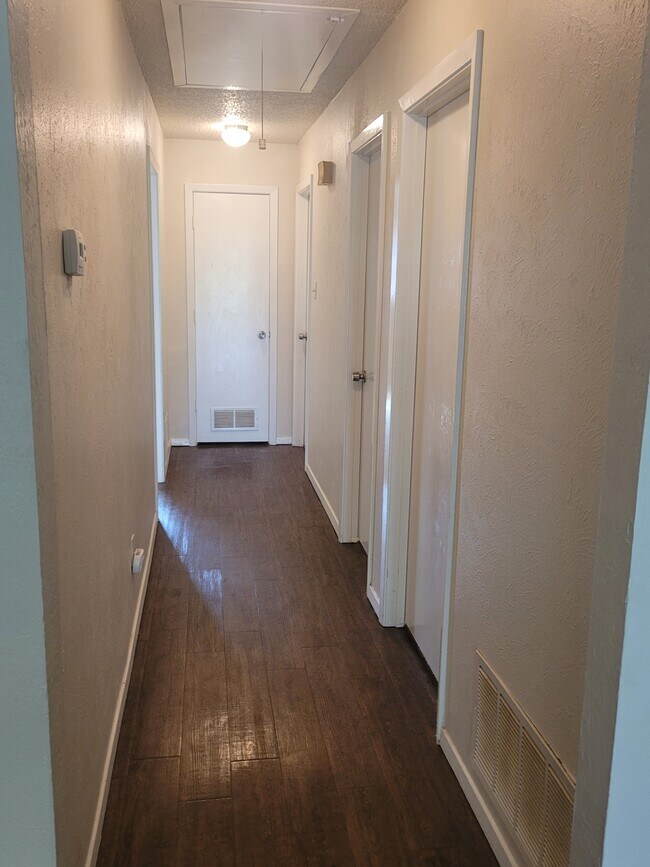Building Photo - 316 Towne House Ln