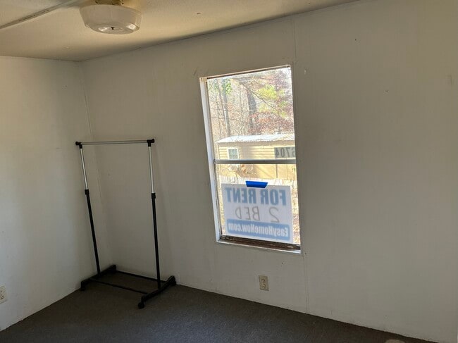 Building Photo - 6704 Skyview Dr SE